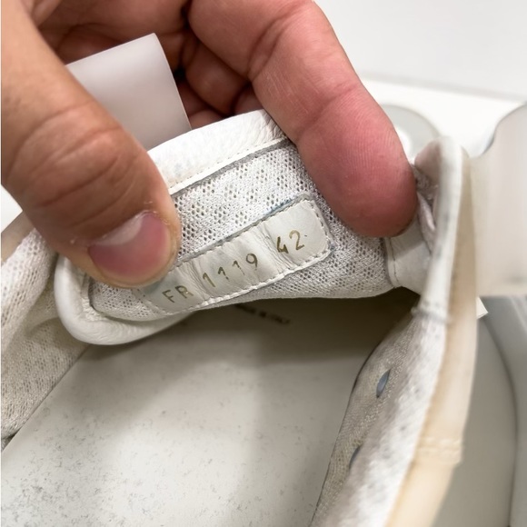 Givenchy sneakers size 9.5 - Picture 3 of 4